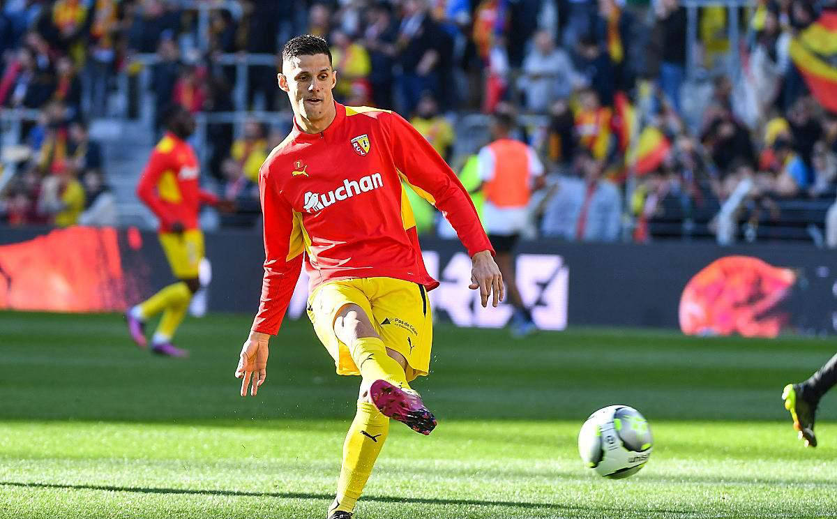 开云官方入口-冲刺阶段英超焦点战，费耶诺德临场应变，管理层满意，心理建设被强调的简单介绍